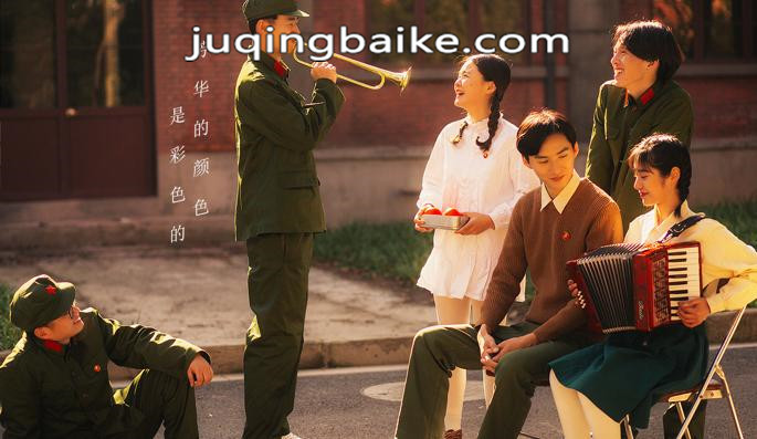 电影芳华剧照：穗子向小萍介绍战友